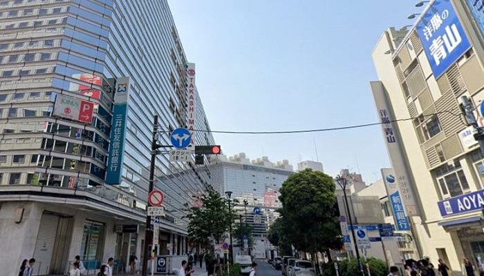 横浜タカシマヤ前