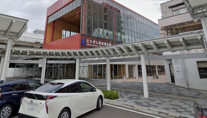 福井駅西口広場(恐竜広場)