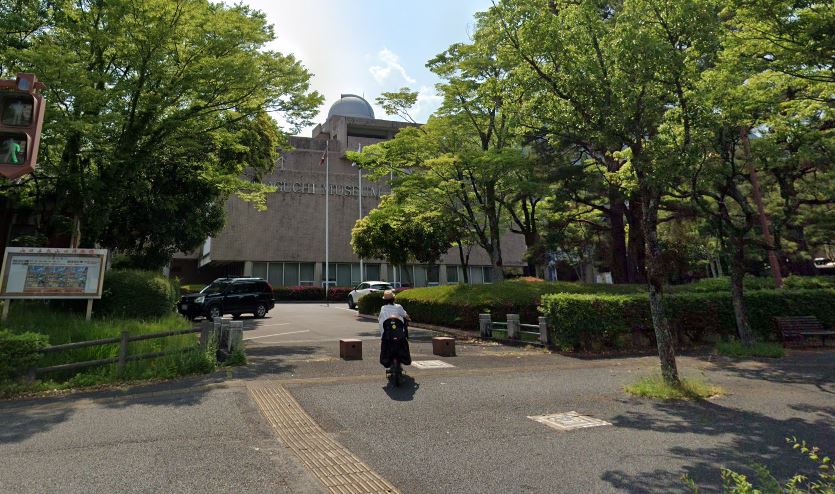 県立山口博物館前