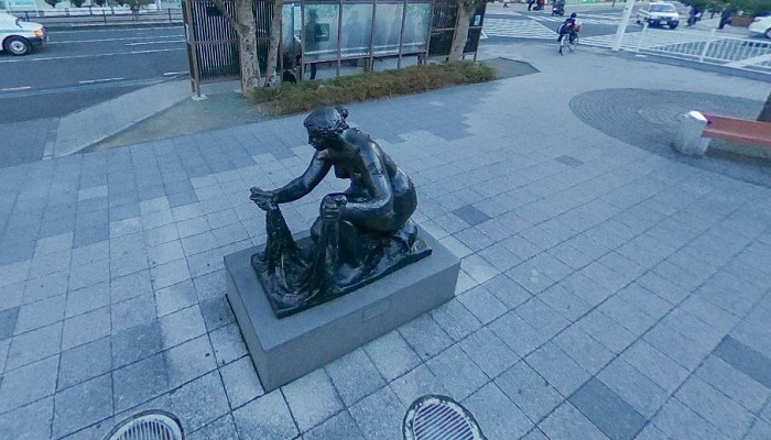 洗濯する女像前