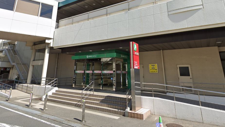 ジュピター徳島店前