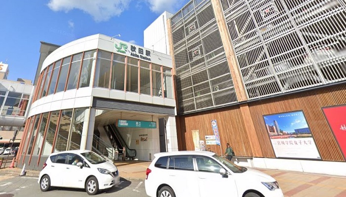 秋田ステーションビル・トピコ前