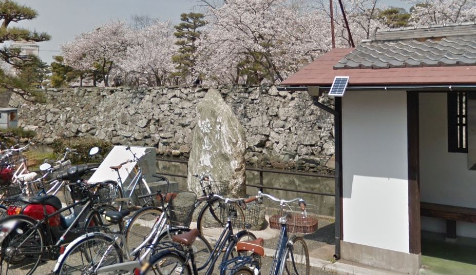 徳島城鷺の門の石碑前